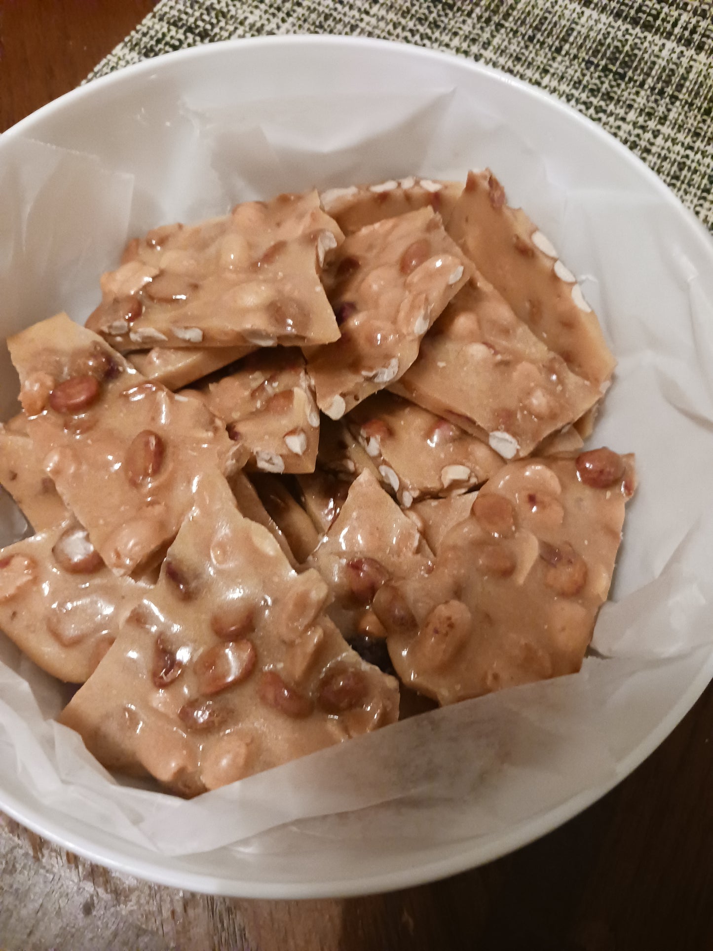 Homemade peanut brittle