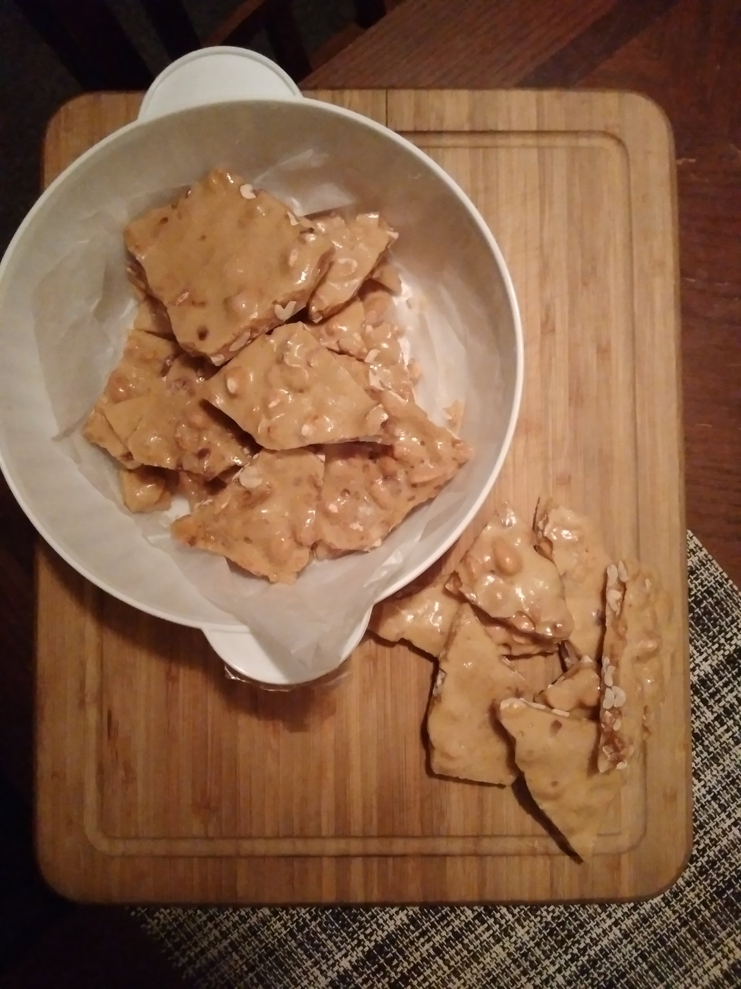 Homemade peanut brittle